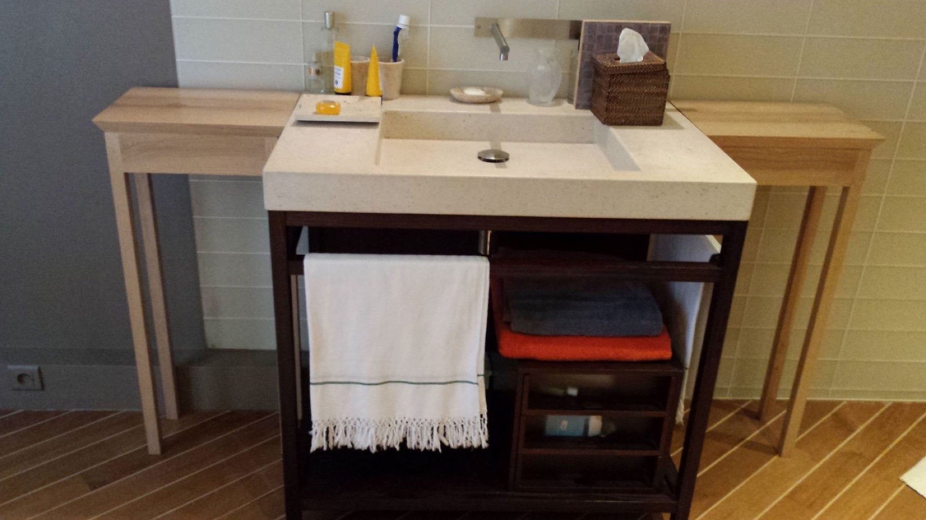 Console de salle de bain en frêne massif