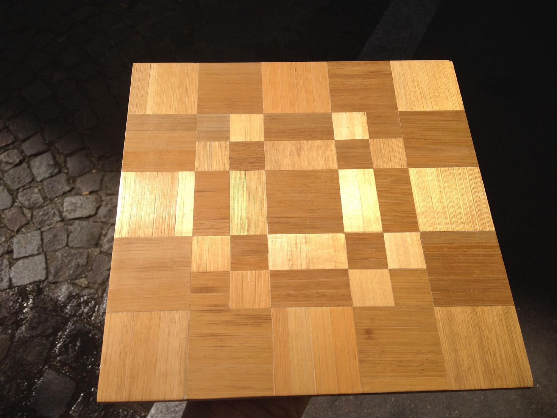 Panneau à décor en damier